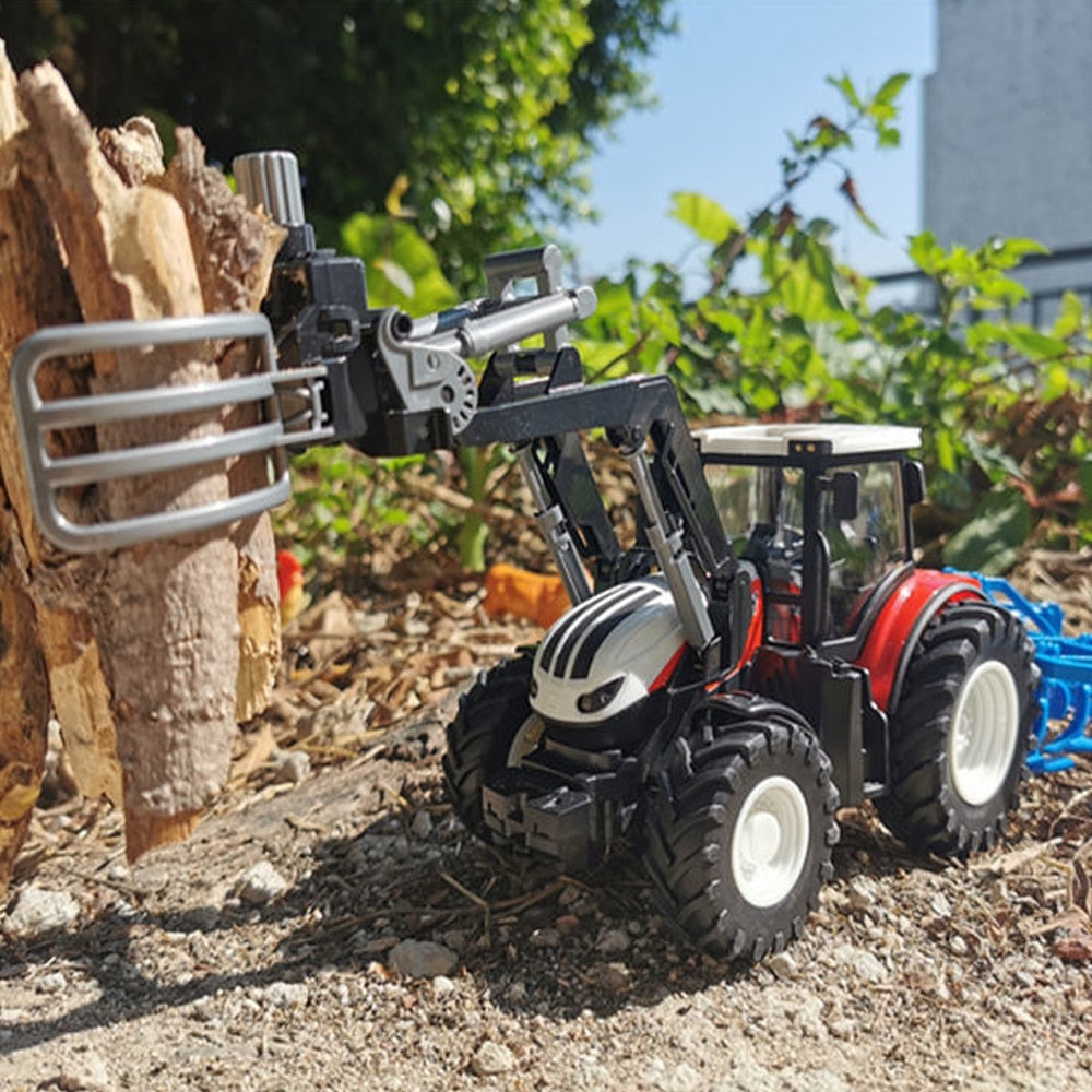 Radio Controlled Farm Tractor with Trailer with Farm Animals