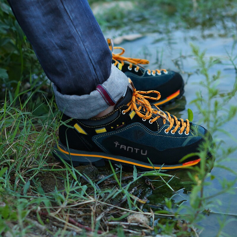 Men's Waterproof Mountain Climbing Hiking Shoes